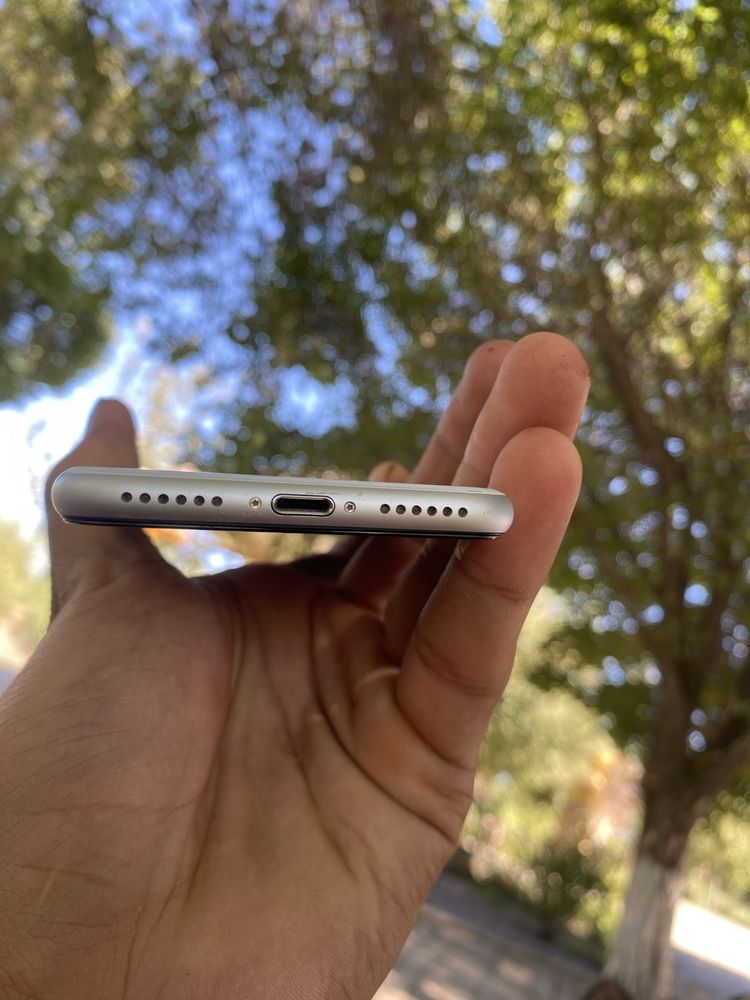 Iphone SE 2020 sotiladi