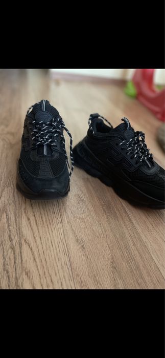 Vand urgent Versace Chain Reaction!!!