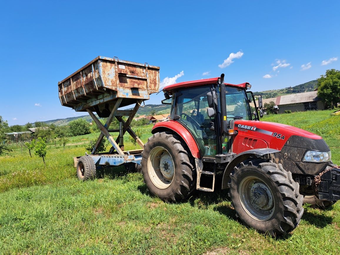 Remorca de 4 tone cu basculare inalta dupa tractor