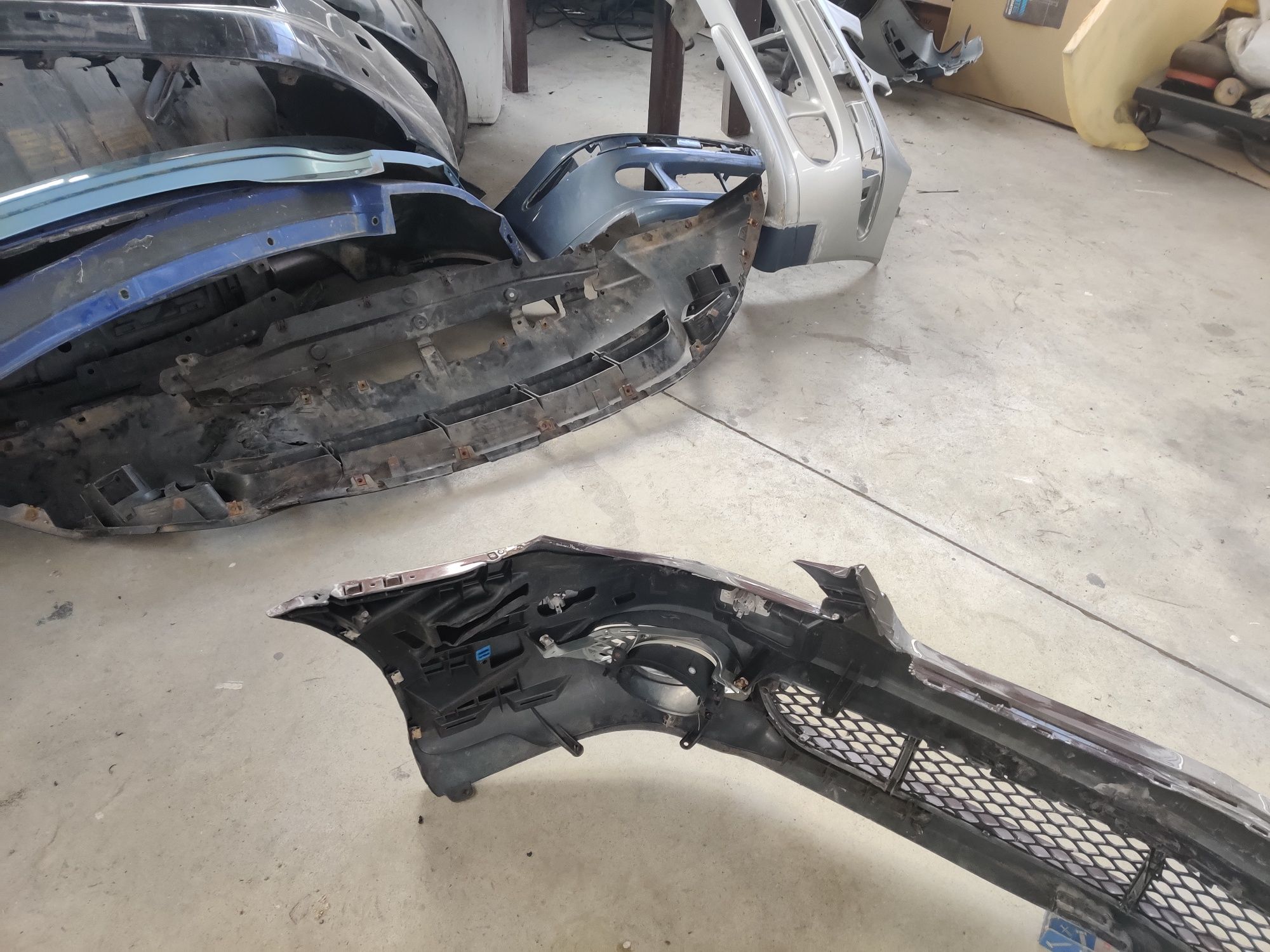 Предна Броня за Mercedes Benz W219 CLS  2004 до 2011 г.