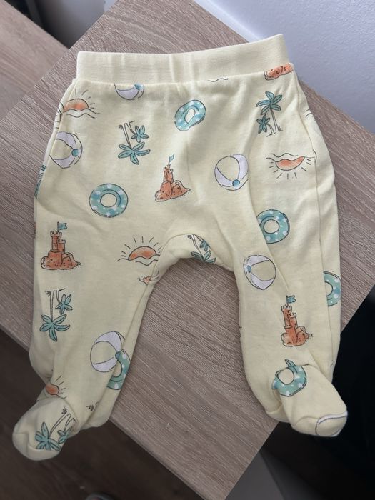 Vand pantaloni de bebelusi