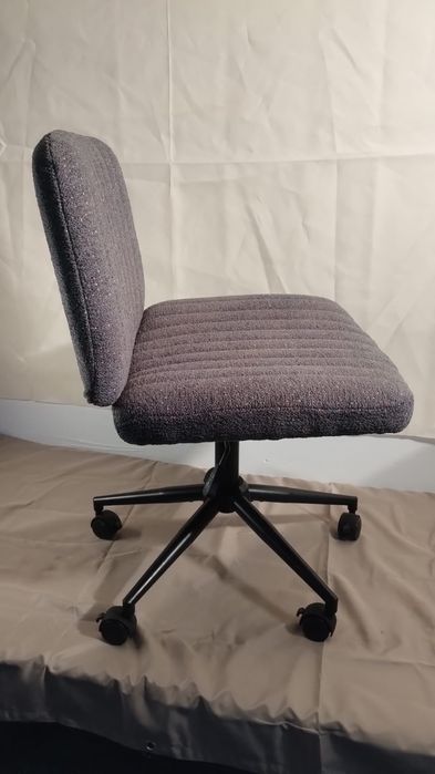 Scaun de birou rezistent 200 lei