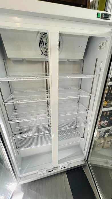 Нова хладилна витрина
