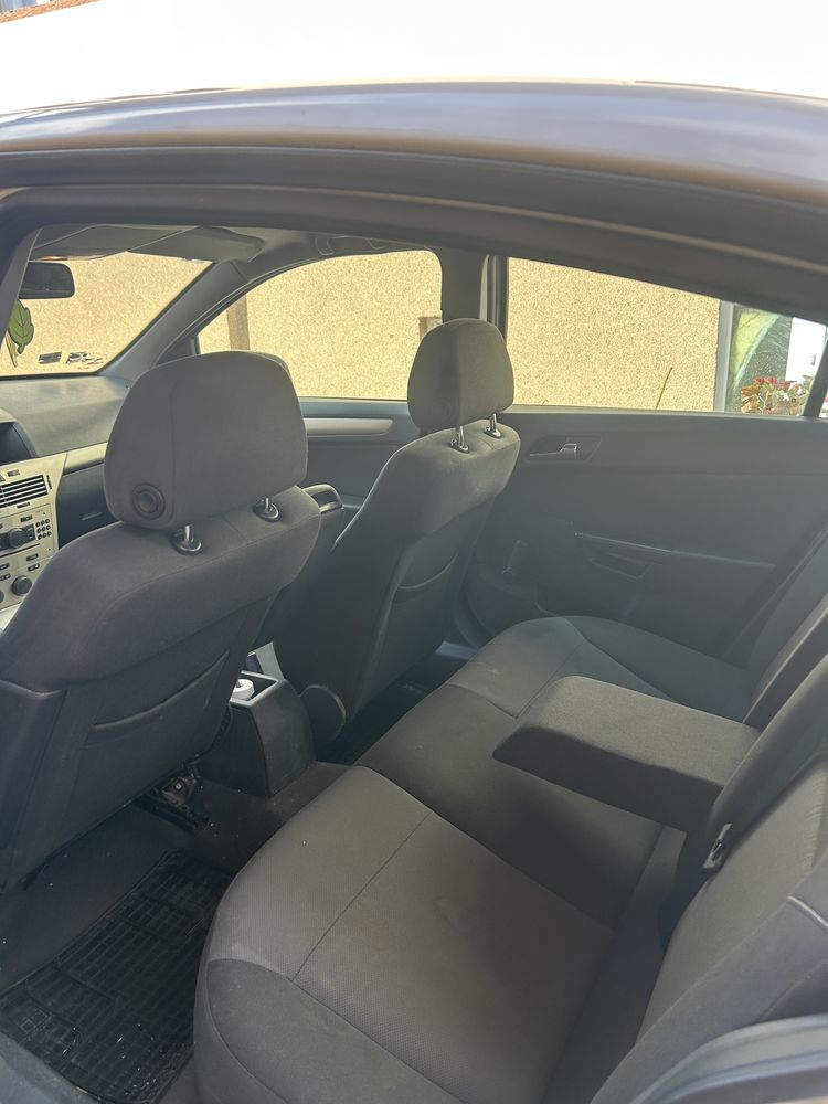 Opel astra h sedan 2008 1.7 diesel