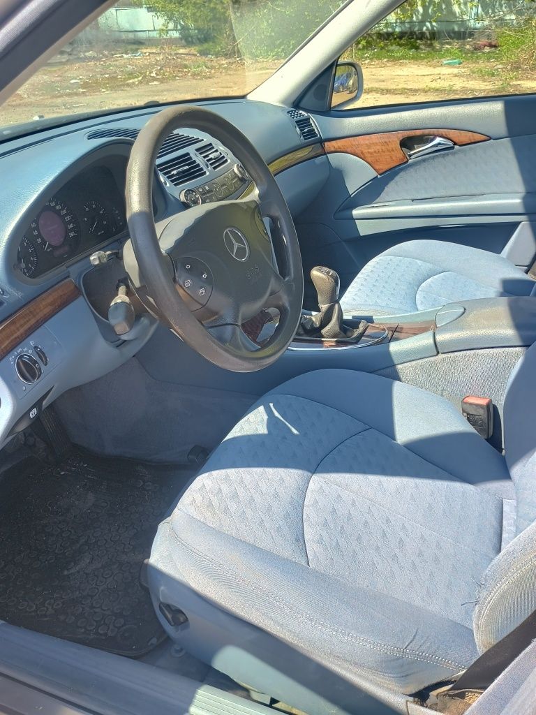 Mercedes-Benz E 220