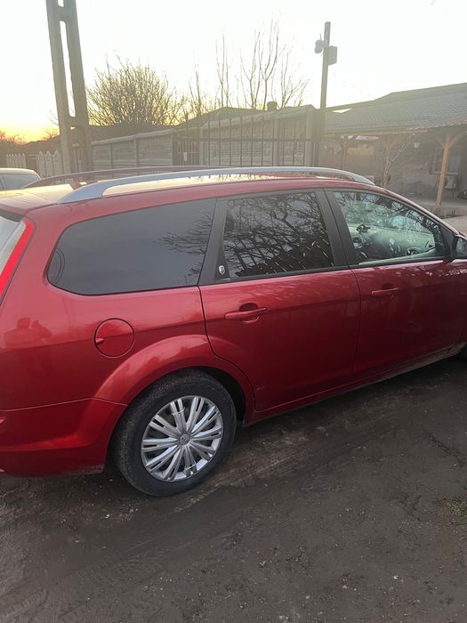 vand ford focus 2ghia