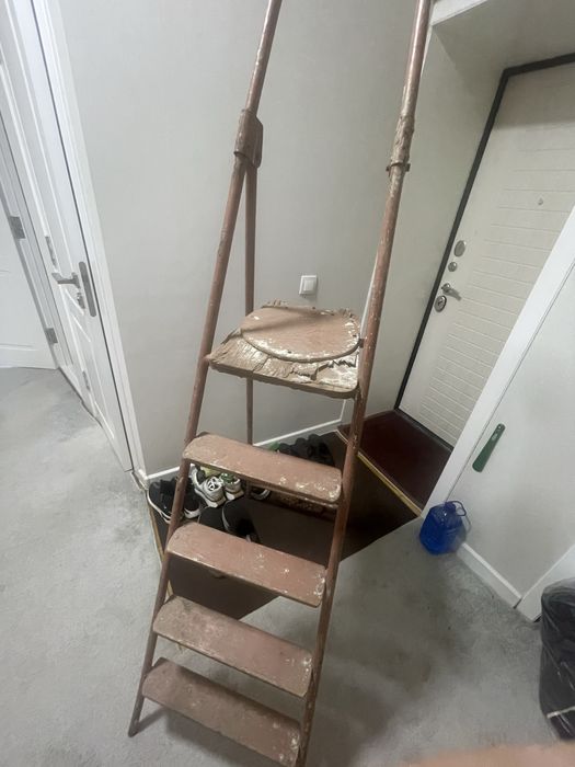 Продается 2 метровая стремянка лестница алюминиевая-отлично качестве