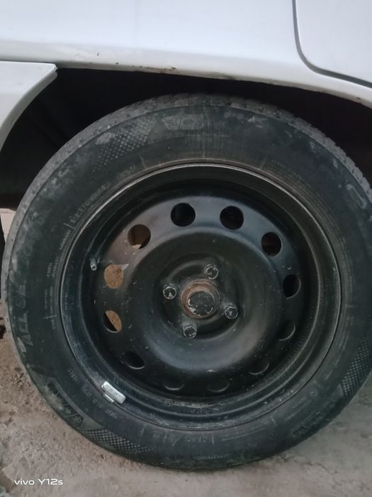 Balon diska sotiladi, xolati o'rta, balonda 2 kichkina wiwkasi bor