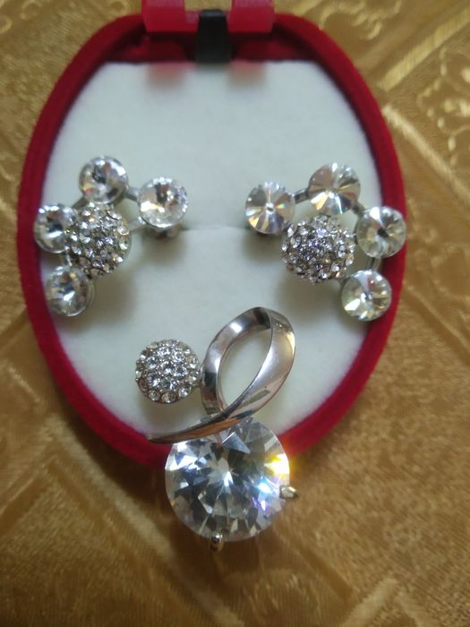 Комплект бижутерии под серебро