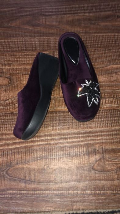 Обувь прадаётся  для женщин