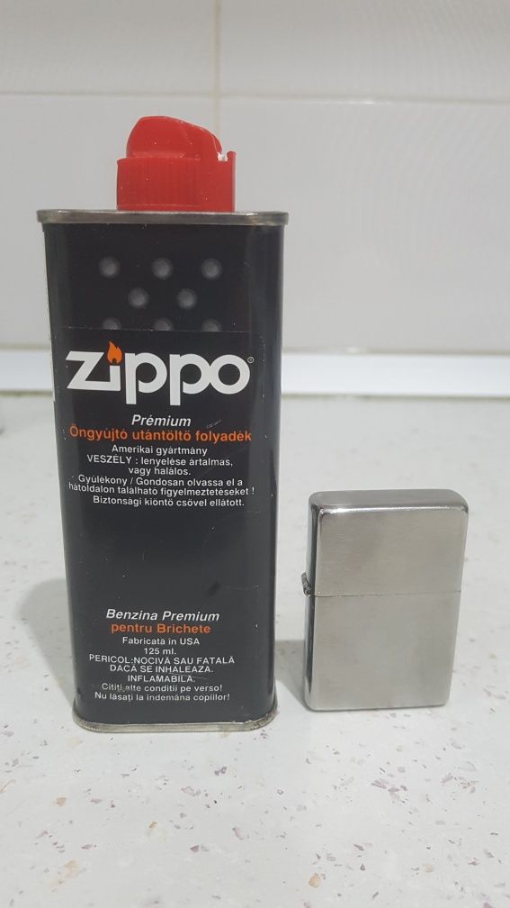 Bricheta benzina originala Zippo, impecabila + rezerva benzina