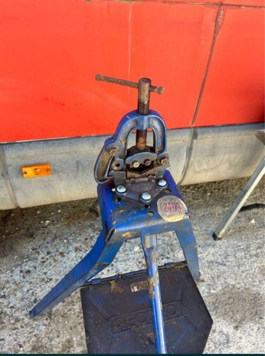 Тринога менгеме сгъваем за тръби стойка RECORD