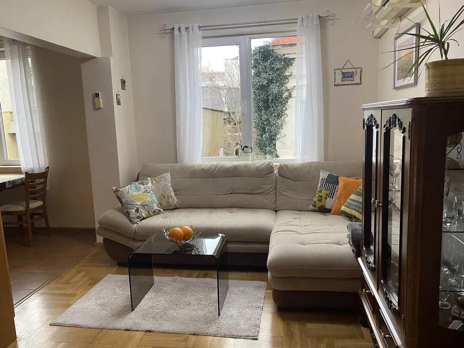 Дава се под наем Тристаен апартамент в Варна, Център - 90 кв.м за 800 € - Снимка #2