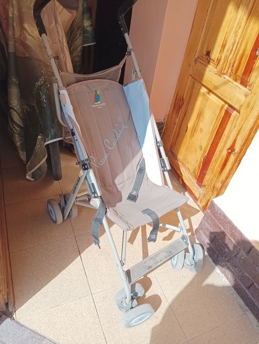 Коляска  отличного качества.Состояние среднее