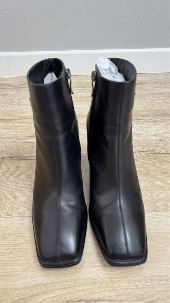 Продам осенние ботинки