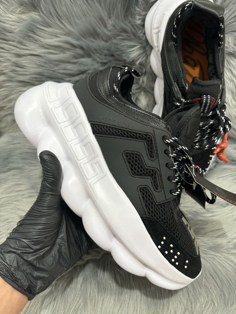 40-44 Versace Chain Reaction Black
