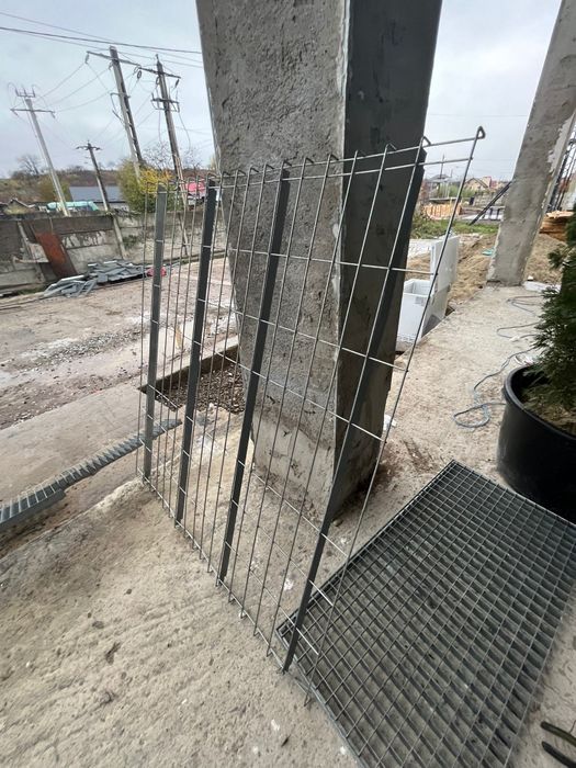 Polița de rafturi metalice