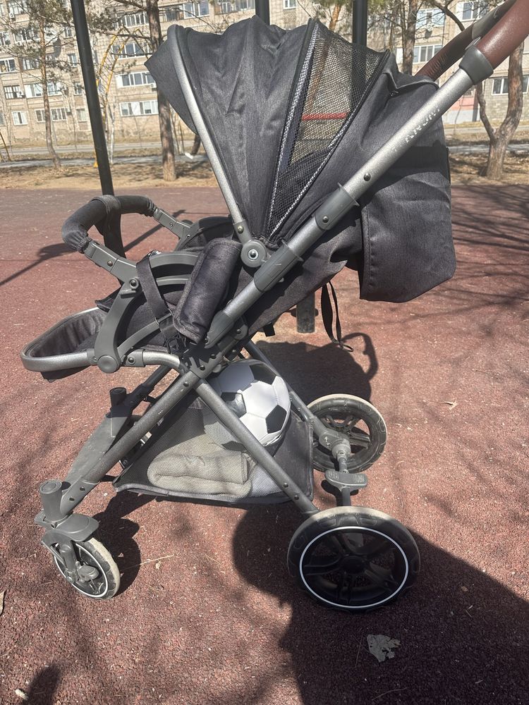 Коляска прогулочная
