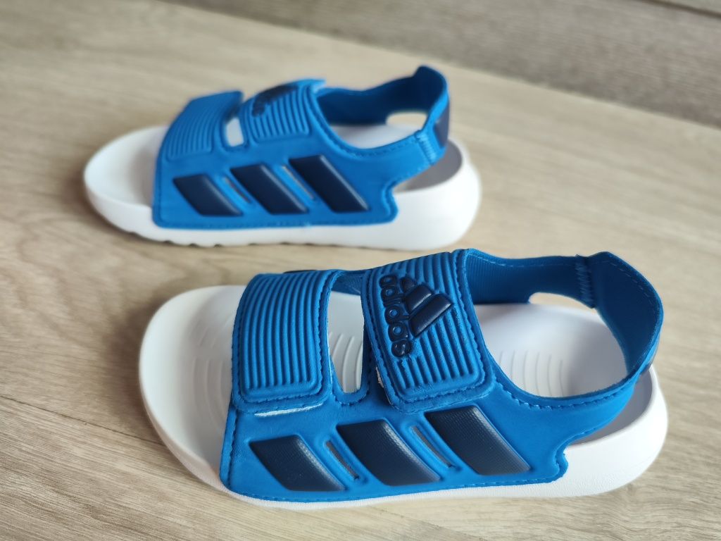 Нови Сандали Adidas номер 28