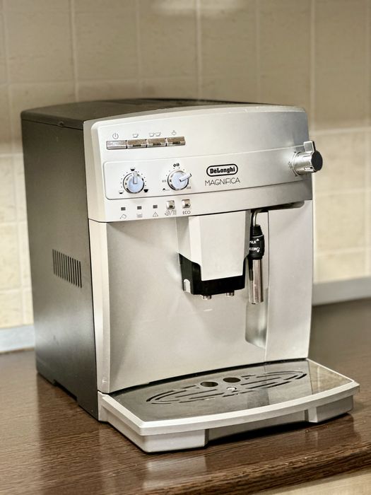 Aparat de cafea Espressor DeLonghi Magnifica