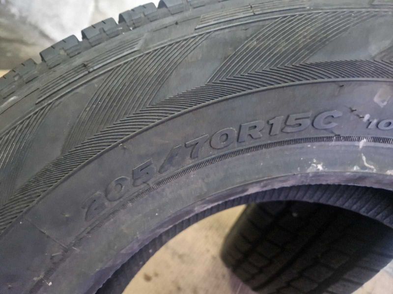 2 Hankook R15C 205/70/ 
зимни бусови гуми 
DOT3118