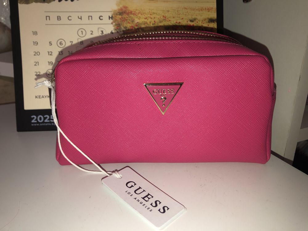 Оригинален несесер Guess