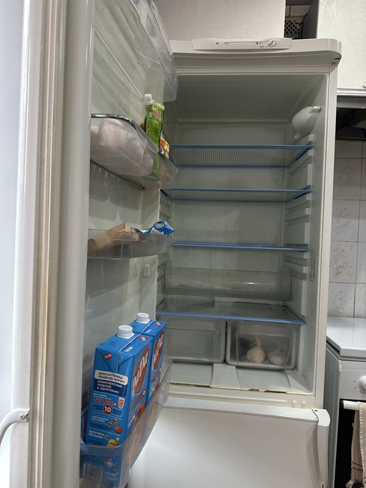 Холодильник LJ, б/у. Работает идеально