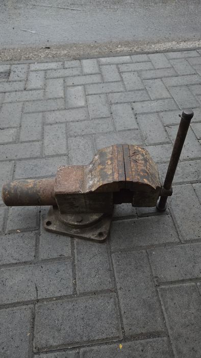 Продам тиски рабочие бу