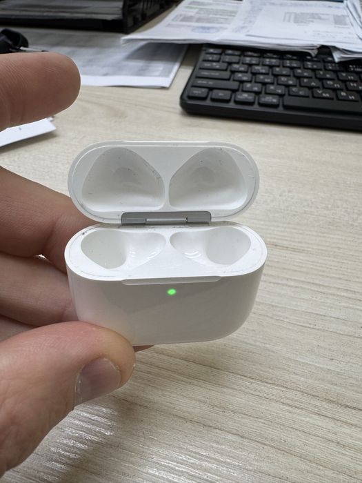Продам кейс почти новый от наушников AirPods 4 Active Noise
