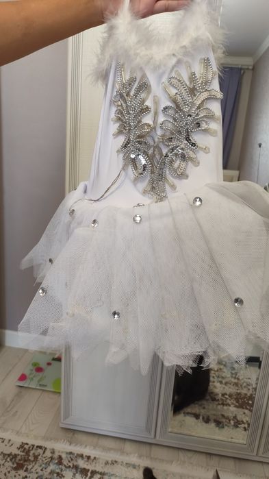 Платья на утренники. на возраст 6-7 лет