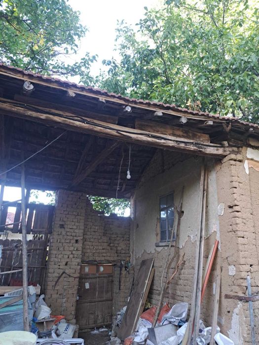 Поземлен имот - с. Смочан (къща с дворно място)