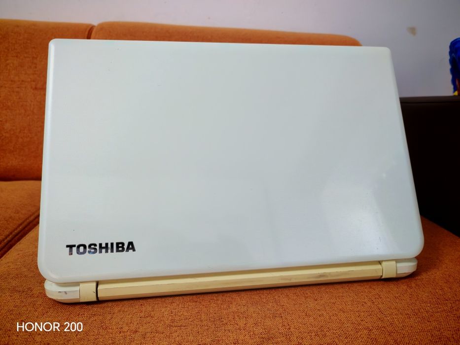 Laptop Toshiba intel core i5 alb
