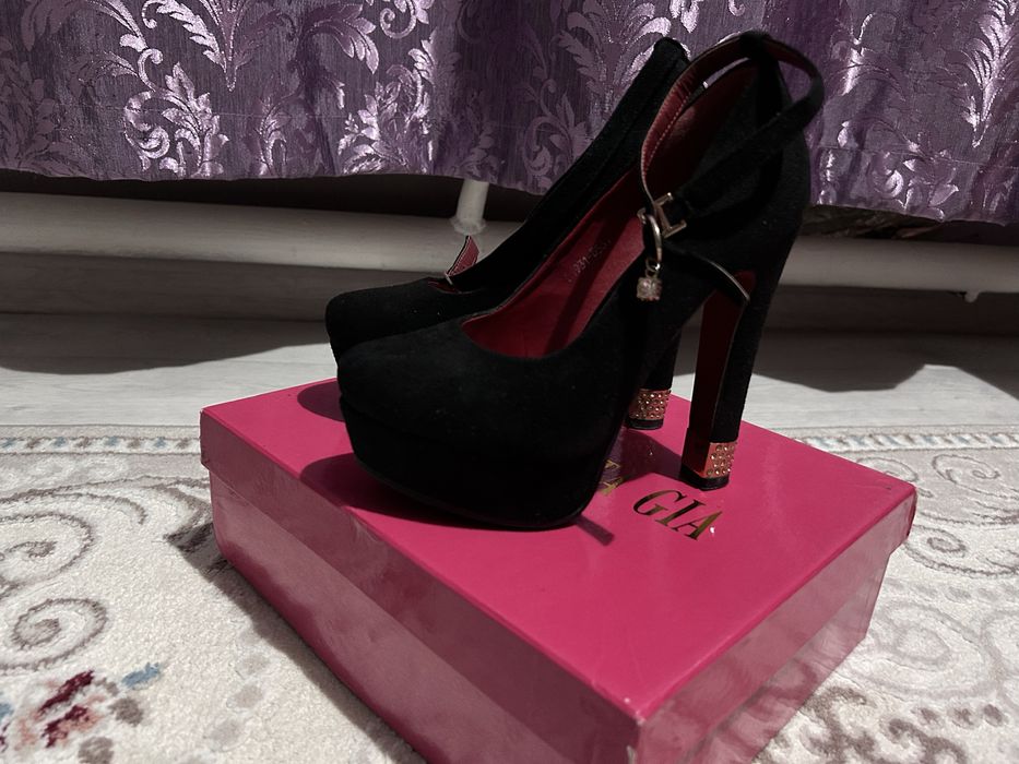 Продам туфли красивое, на выход или на танцы