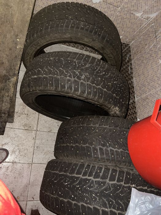 Продам зимнюю резину размер 255/45/R20