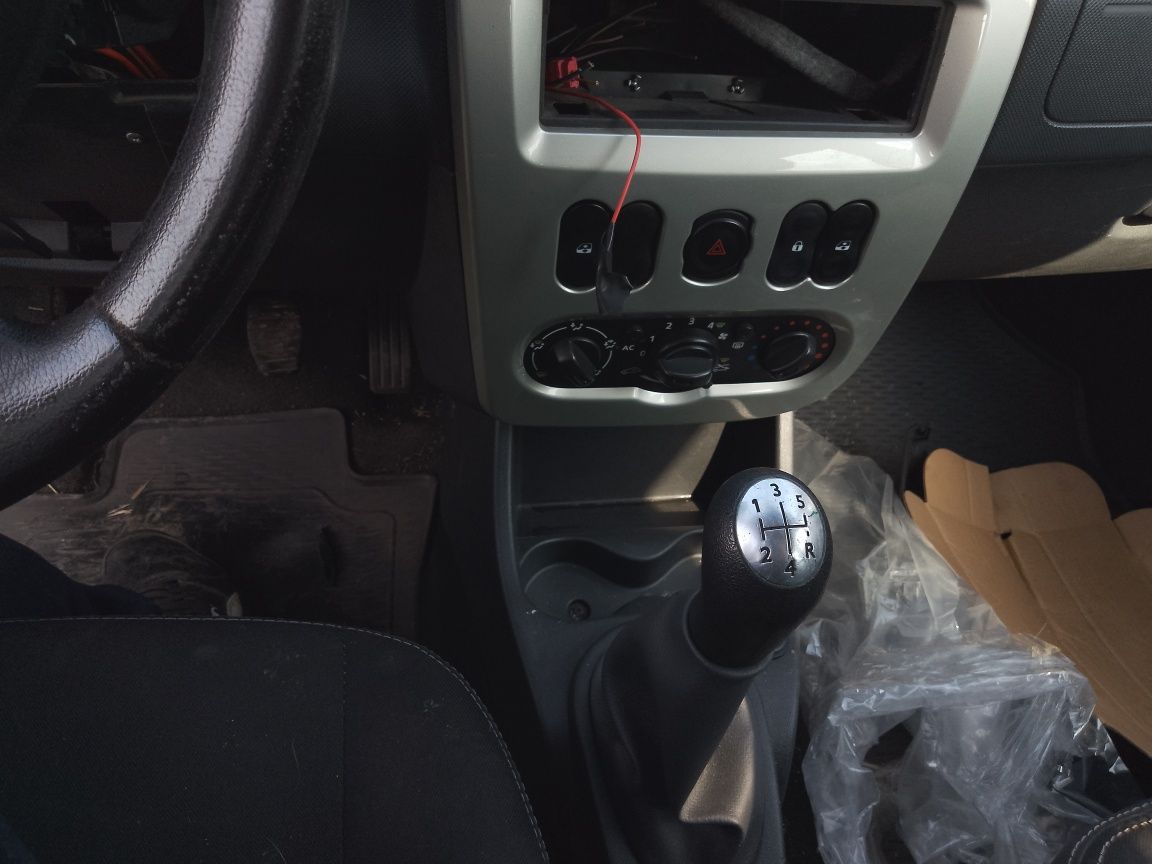 Продавам на части Дачия Логан 2012г 1.5dci