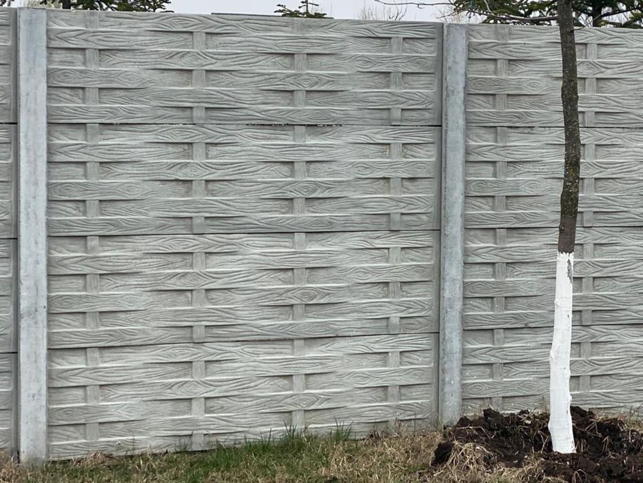 Gard din placi si stalpi beton