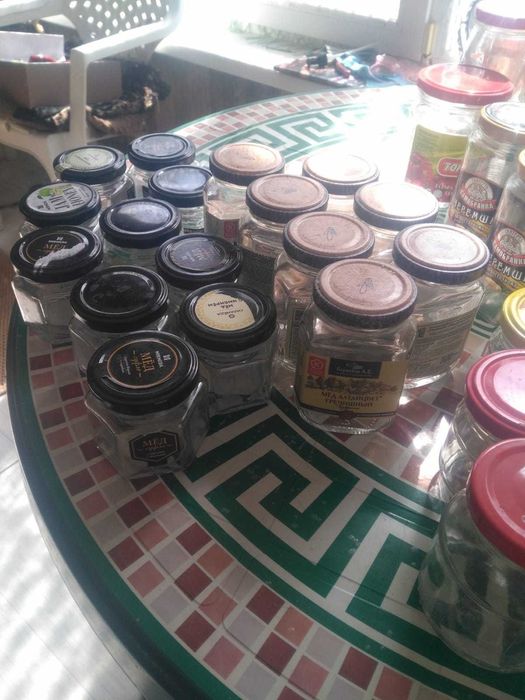 Баночки(банки)от мёда небольшие гранённые с крышками.Новые