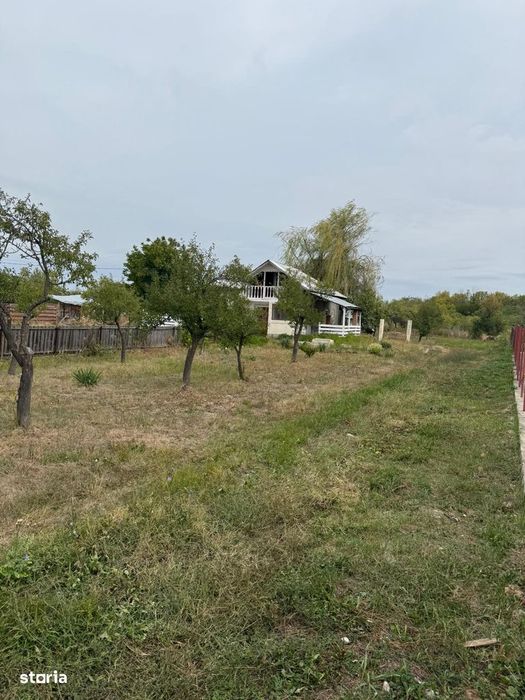 Casa Bradu la 7 km de Pitesti ,1100 mp teren