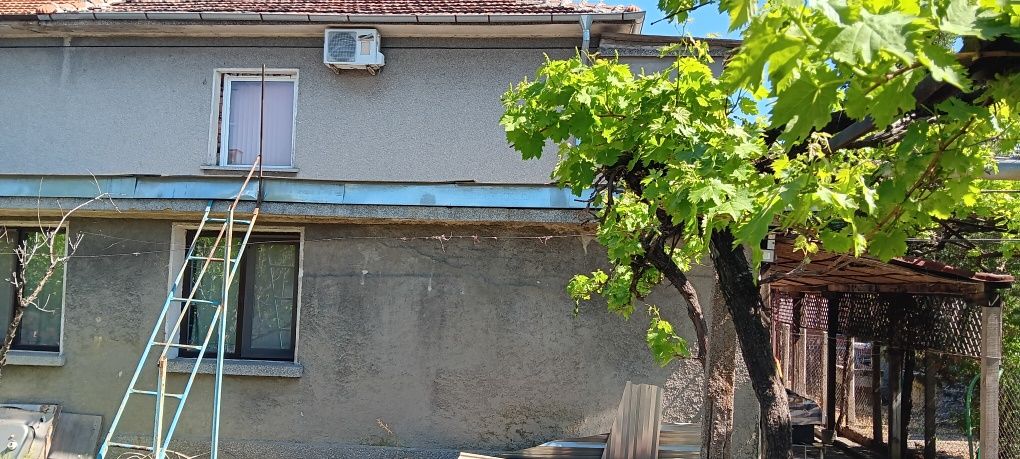 Двуетажна къща в гр.Гълъбово