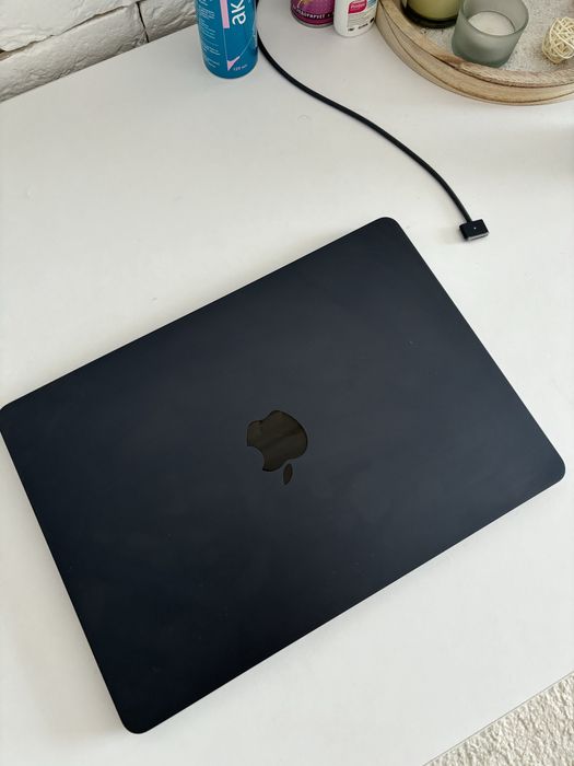 Продам Макбук эир м2/512 гб/ В отличном состоянии