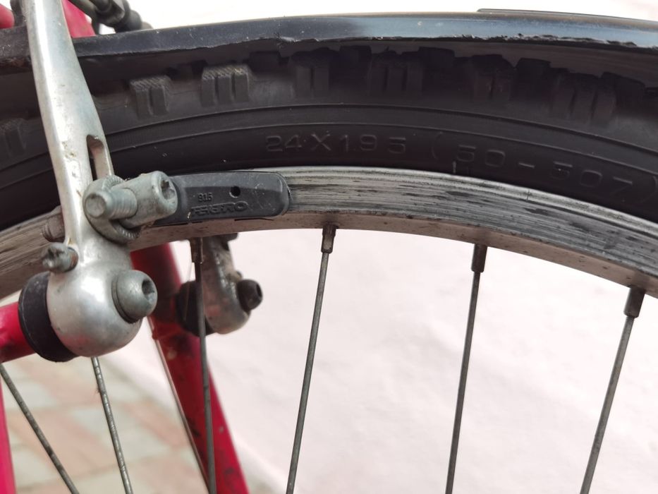 Bicicletă cu roți pe 24