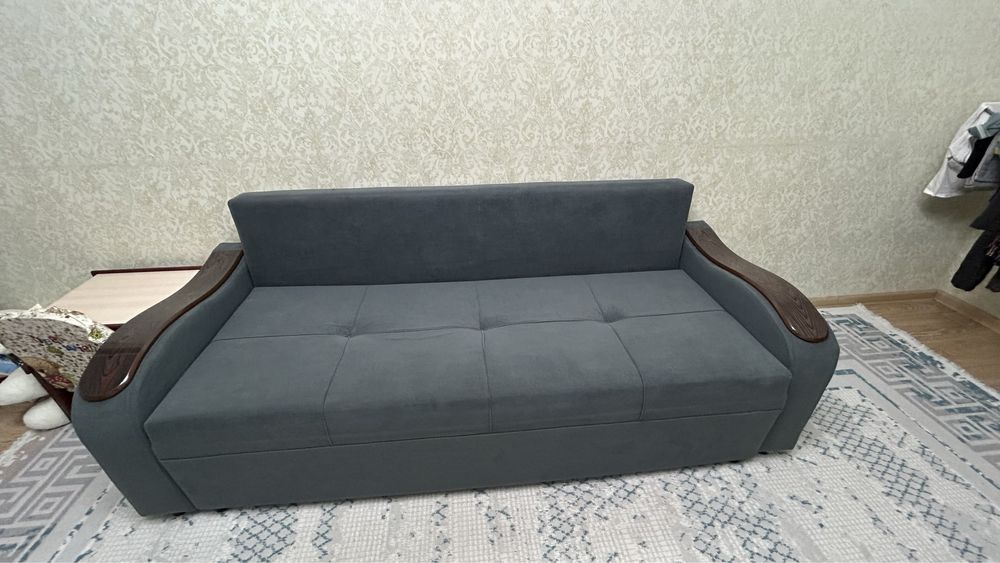 Продаём  диван в отличном состояний