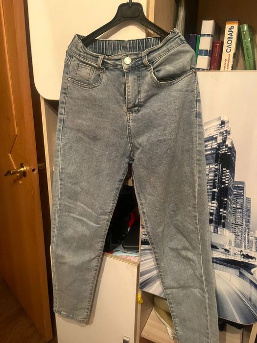 Обычные джинсы на весну