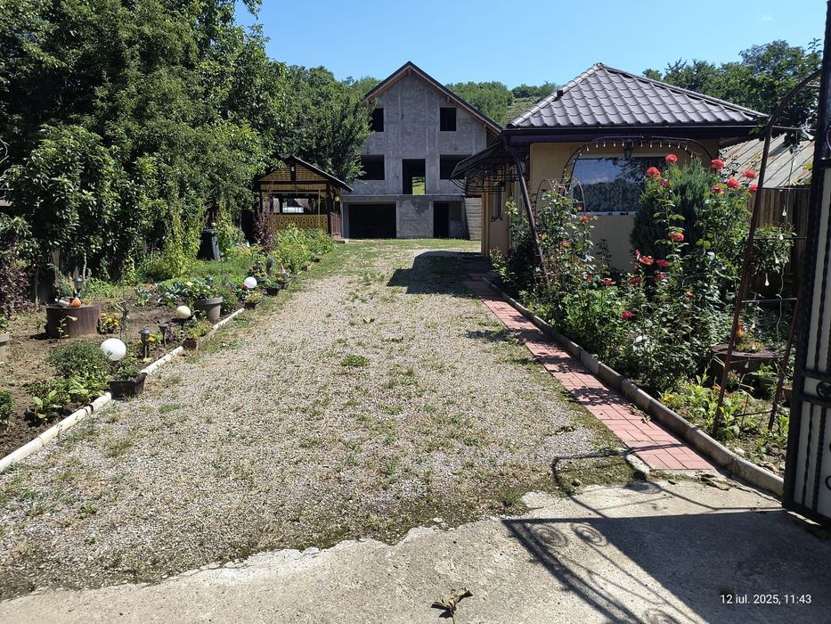 Proprietar vând casă nouă cu anexă și foișor, aproape de oraș