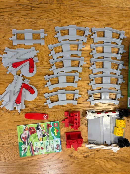 LEGO DUPLO 10882 - Релси за влак с бариера