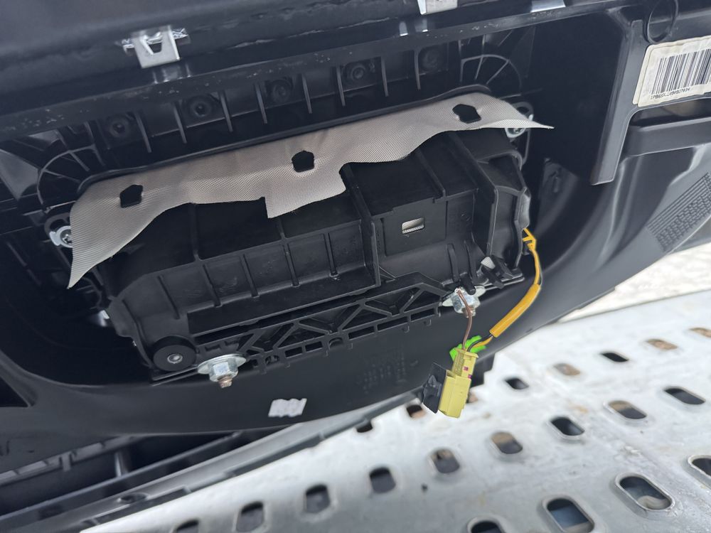 Plansa coaja bord neagra vw passat b6 b7 CC centuri airbag.
