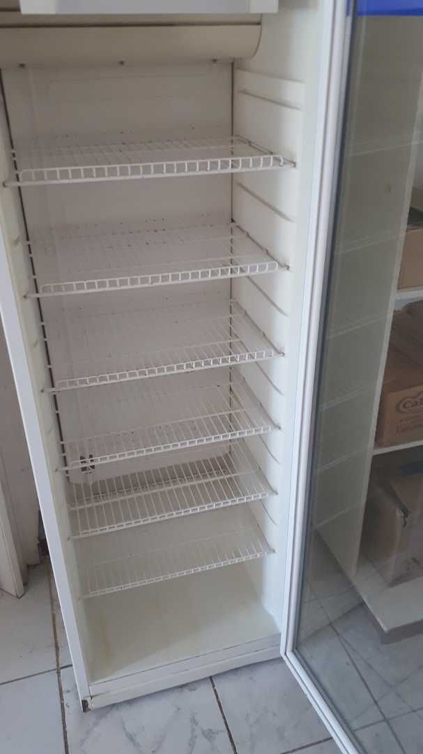 Витринный холодильник и холодильник Минск-15.