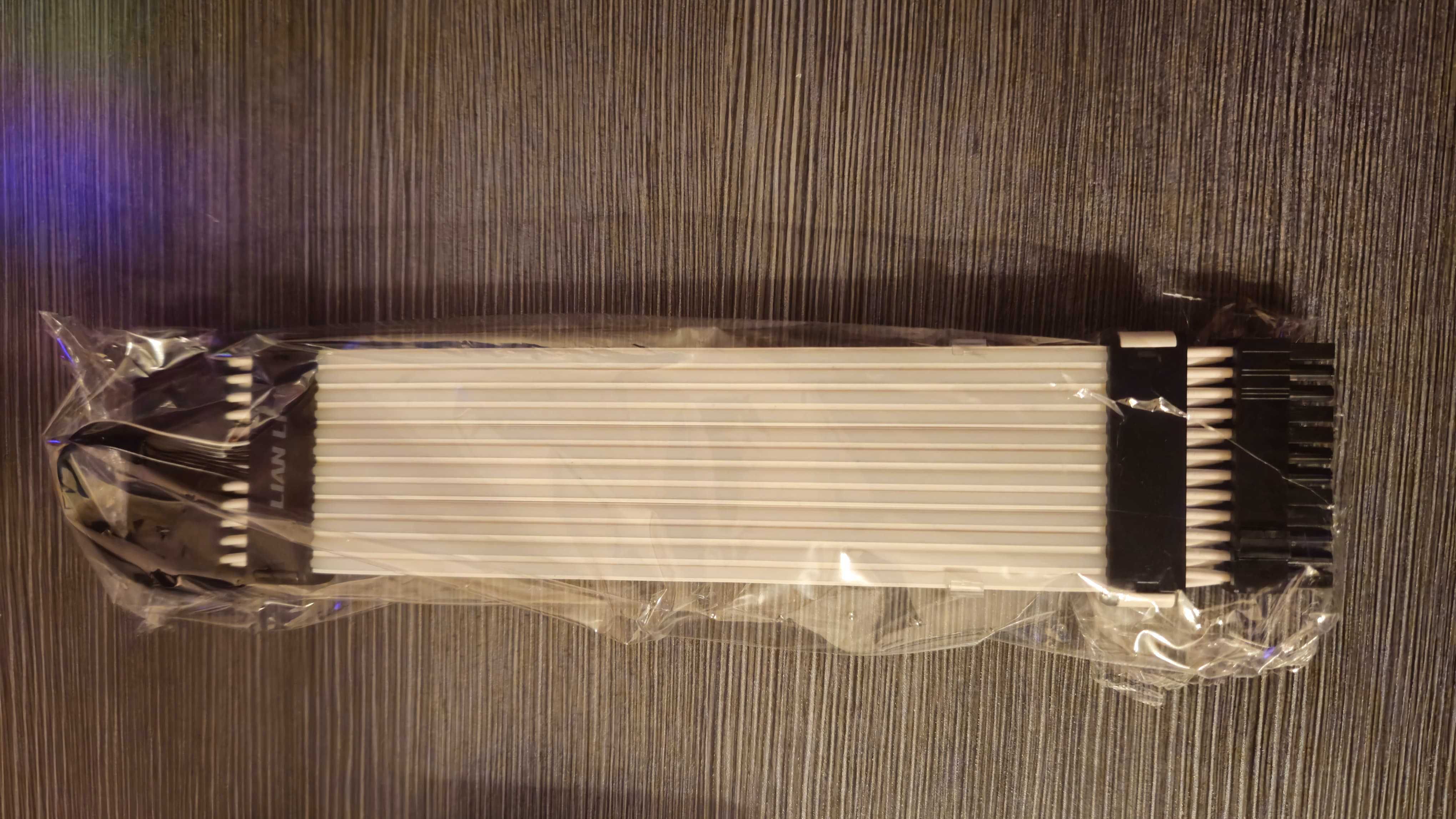 Lian Li Strimer Plus V2 24-pin питание мат.платы с RGB подсветкой