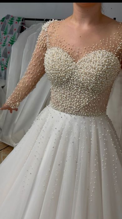 Rochie de mireasă deosebită, cu perle si pietre