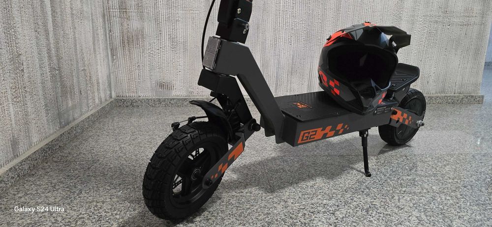 Продавам електрически скутер KuKirin G2 2025 + подарък